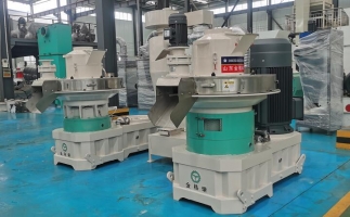 前景，鋸末顆粒機